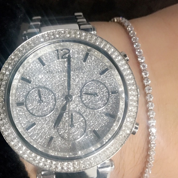 Meet your Posher, Flora - Picture 1 of 1